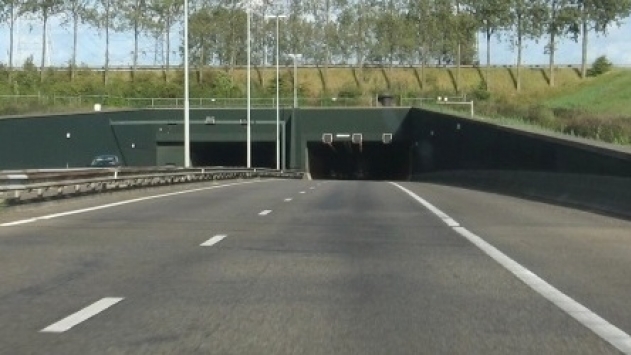 Vlaketunnel onder het Kanaal door Zuid Beveland.